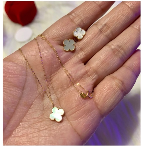 18k Solid Gold Clover Set - Picture 7 of 9